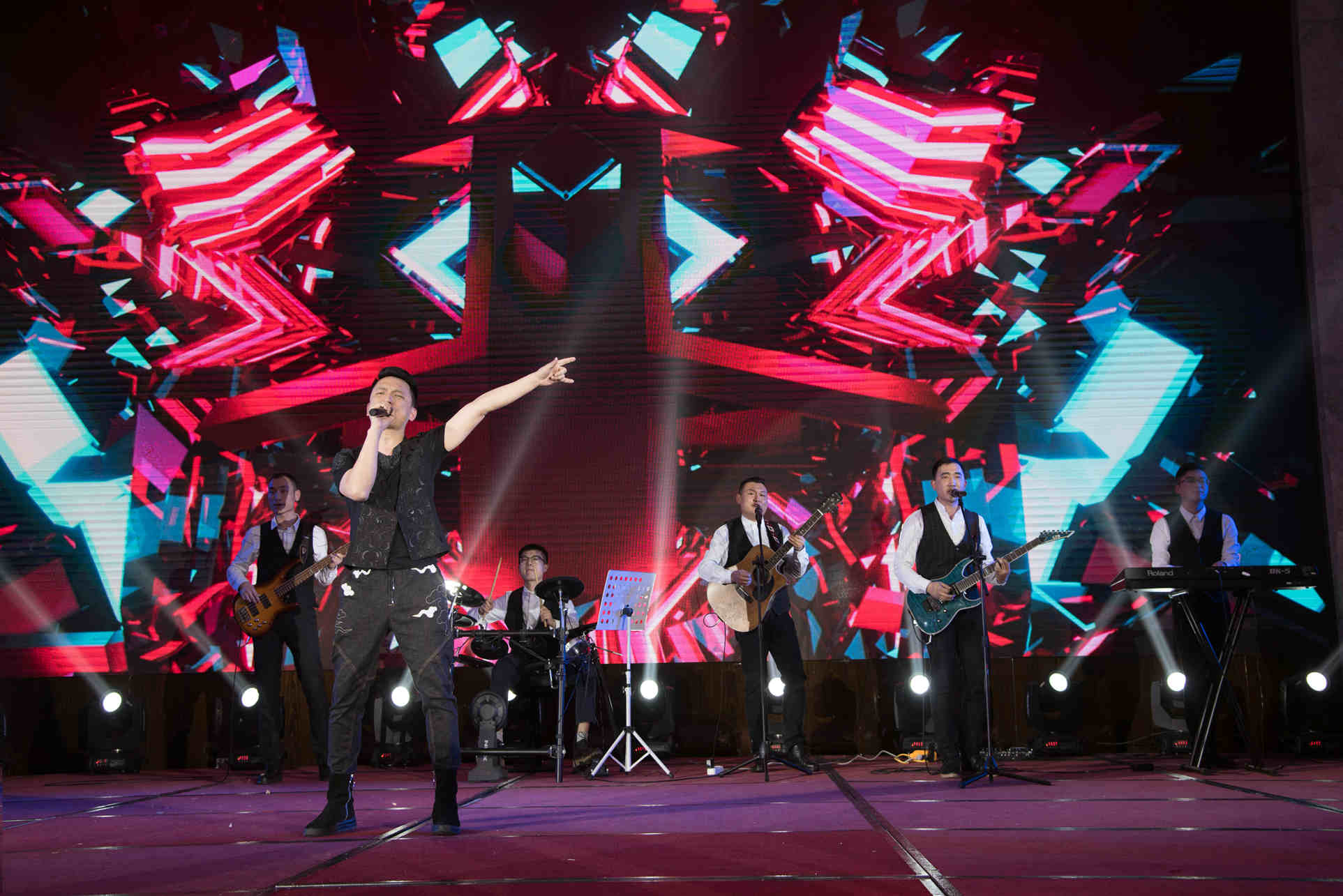 三等奖乐队组合摇滚《we will rock you 》——渔龙会酒吧_副本.jpg 三等奖乐队组合摇滚《we will rock you 》——渔龙会酒吧_副本.jpg